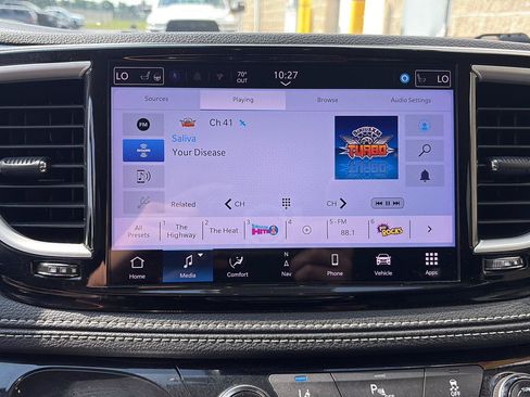 Used 2024 Chrysler Pacifica Limited FWD image 13