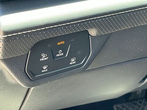 Used 2024 Volkswagen Atlas SE FWD image 13