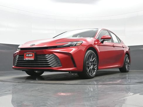 Used 2026 Toyota Camry XLE AWD/4WD image 30