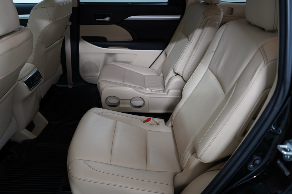 Used 2014 Toyota Highlander XLE AWD/4WD image 21