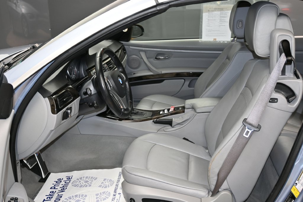 Used 2009 BMW 335i Convertible RWD image 18
