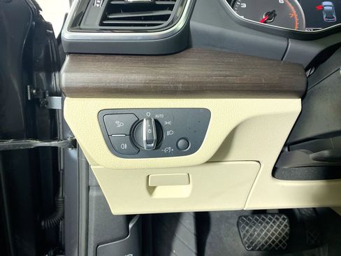 Used 2023 Audi Q5 Premium w/ Convenience Package image 14