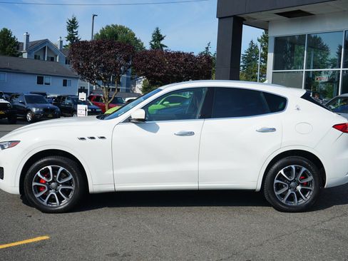 Used 2017 Maserati Levante w/ Luxury Package AWD/4WD image 3