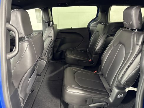 New 2026 Chrysler Pacifica Select w/ S Appearance Package image 11