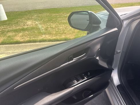 Used 2025 Toyota Camry LE image 9