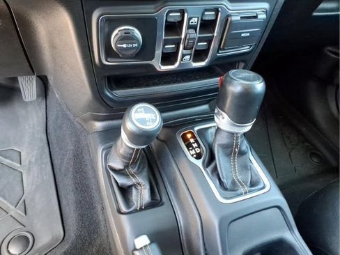 Used 2023 Jeep Gladiator Overland AWD/4WD image 25