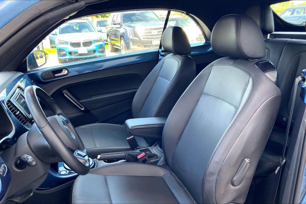 Used 2019 Volkswagen Beetle 2.0T SE FWD image 24
