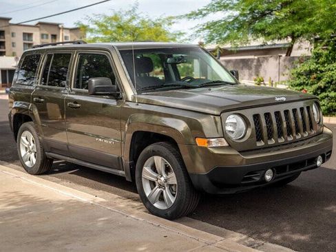 Used 2015 Jeep Patriot Latitude FWD image 7