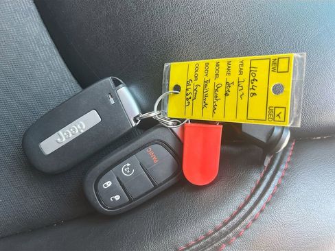 Used 2022 Jeep Cherokee Trailhawk AWD/4WD image 31