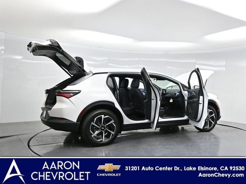 New 2026 Chevrolet Equinox EV LT image 4