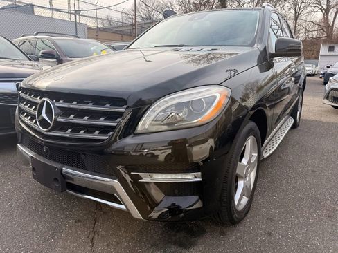 Used 2015 Mercedes-Benz ML 400 4MATIC w/ Lighting Package image 32