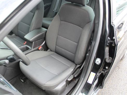 Used 2017 Chevrolet Cruze LT image 17