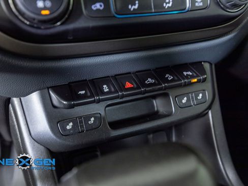 Used 2020 Chevrolet Colorado Z71 AWD/4WD image 19