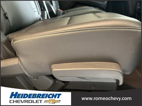 Certified 2023 Chevrolet Traverse LT w/ LT Premium Package AWD/4WD image 35