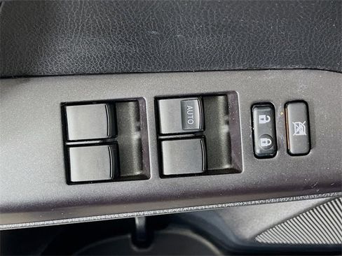 Used 2018 Toyota RAV4 LE image 19