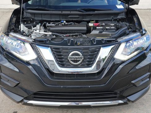 Used 2019 Nissan Rogue SV w/ Premium Package FWD image 7