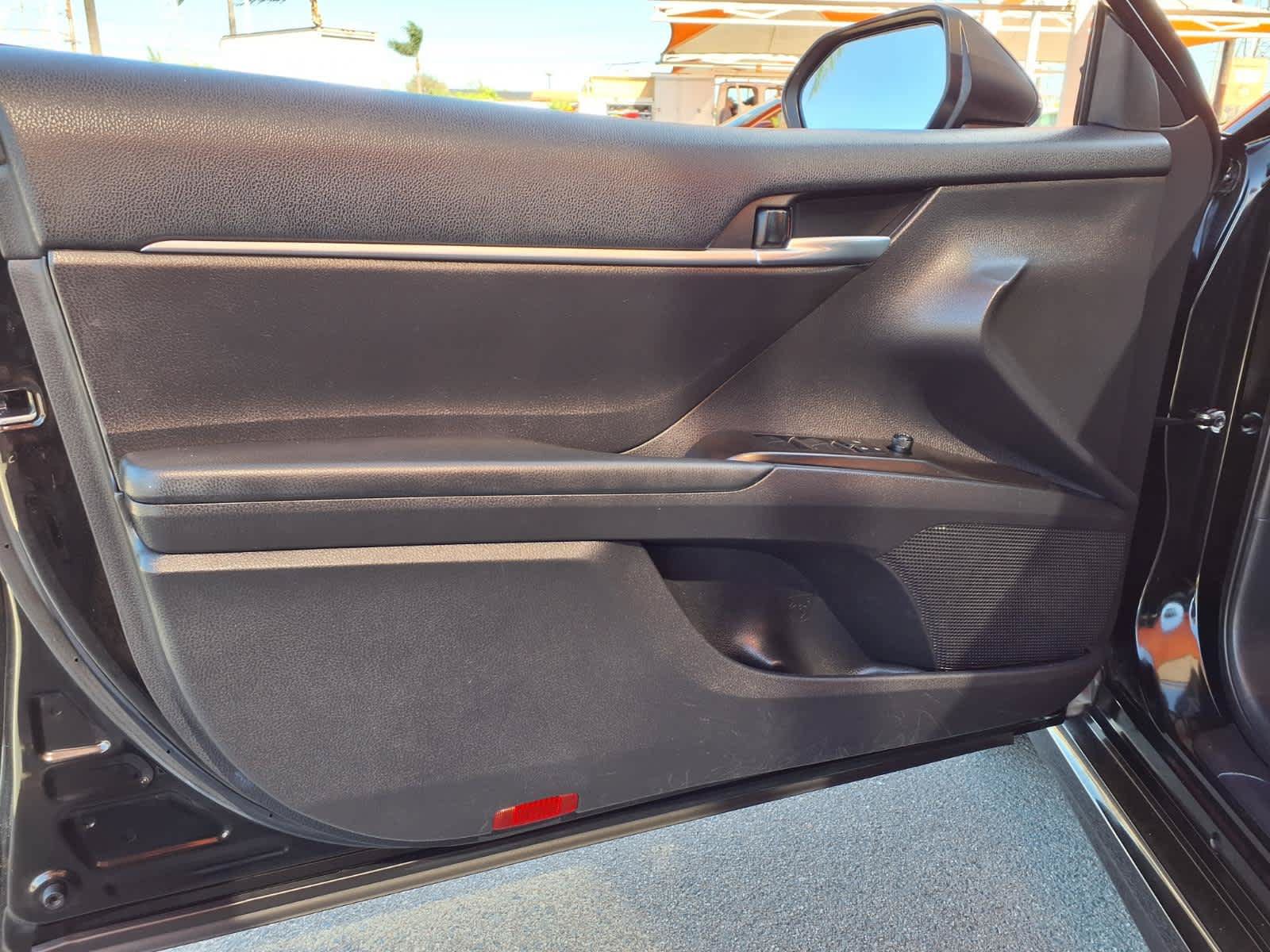 Used 2022 Toyota Camry SE w/ Carpet Mat Package (TMS) FWD image 13