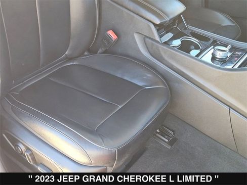 Used 2023 Jeep Grand Cherokee L Limited w/ Black Appearance Package image 35