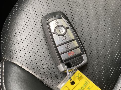 Used 2025 Ford Escape Platinum AWD/4WD image 28