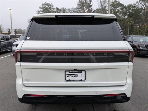 New 2025 Lincoln Navigator Reserve image 5