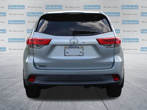 Used 2018 Toyota Highlander Plus w/ Carpet Mat Package (TMS) AWD/4WD image 7
