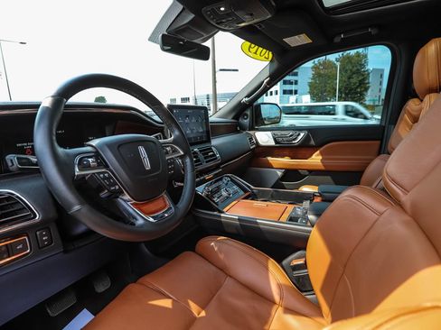 Used 2019 Lincoln Navigator Reserve AWD/4WD image 10