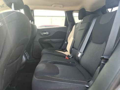 Used 2016 Jeep Cherokee Latitude FWD image 20