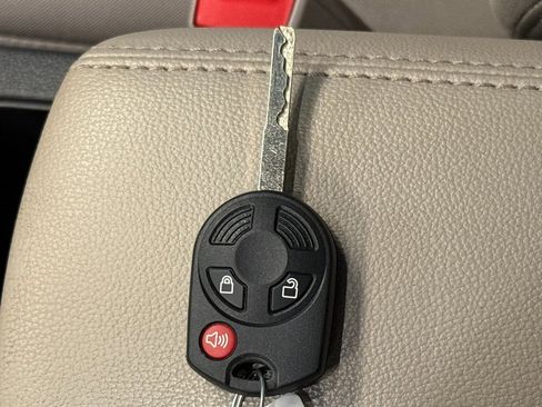 Used 2018 Ford Escape SE image 16