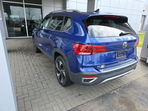 Used 2023 Volkswagen Taos SE w/ Panoramic Sunroof Package AWD/4WD image 2