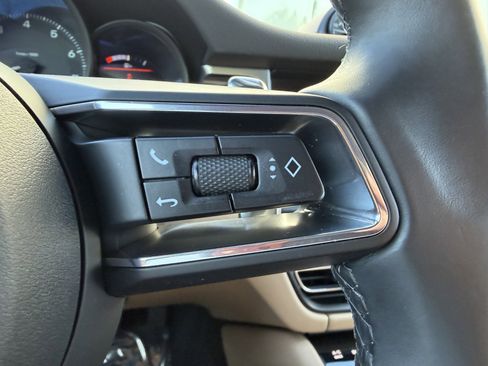 Certified 2022 Porsche Macan image 34