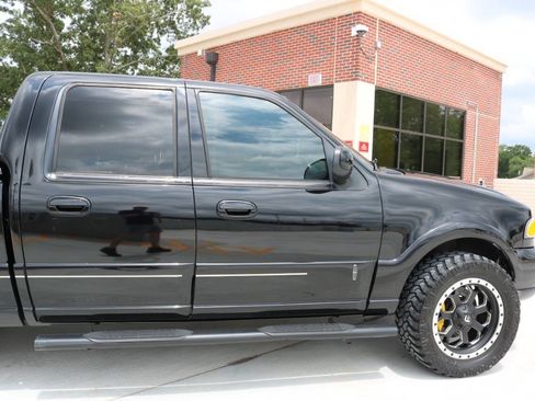 Used 2002 Lincoln Blackwood RWD image 62