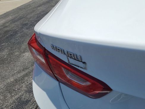 Used 2017 Chevrolet Malibu LT FWD image 7