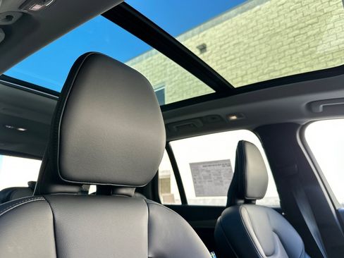 Certified 2025 Volvo XC90 B5 Core w/ Protection Package Premier image 19