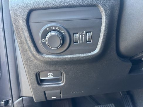 Used 2022 Jeep Grand Cherokee Altitude image 31