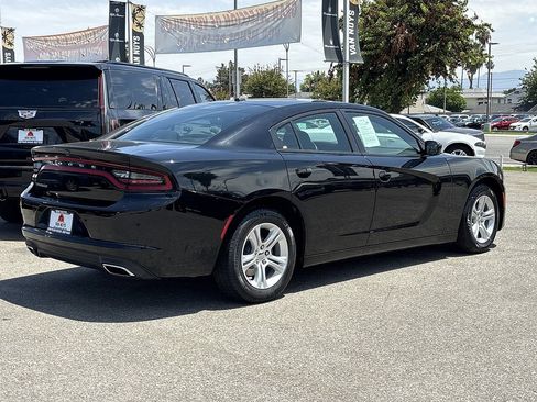 Used 2022 Dodge Charger SXT RWD image 3