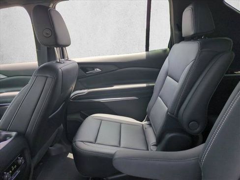 Used 2026 Chevrolet Traverse LT w/ Sun and Wheel Package FWD image 18
