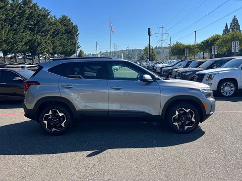 Certified 2025 Kia Seltos EX w/ EX Sunroof Package AWD/4WD image 4