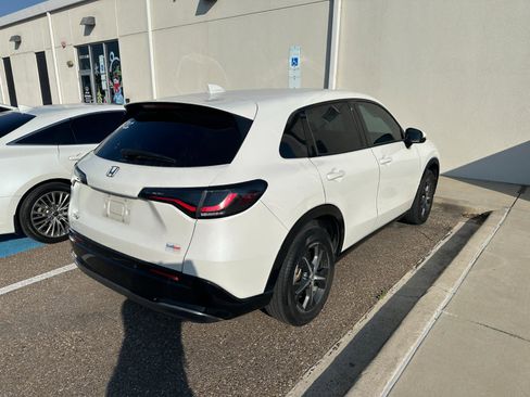 Used 2023 Honda HR-V EX-L image 3