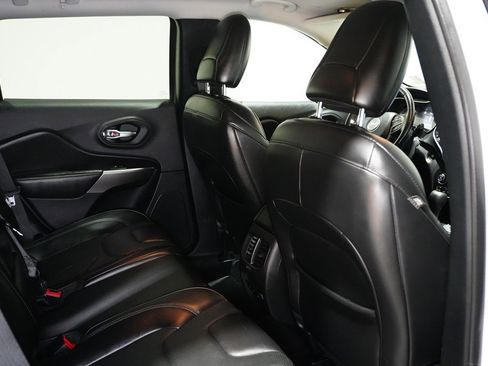 Used 2020 Jeep Cherokee Limited image 22