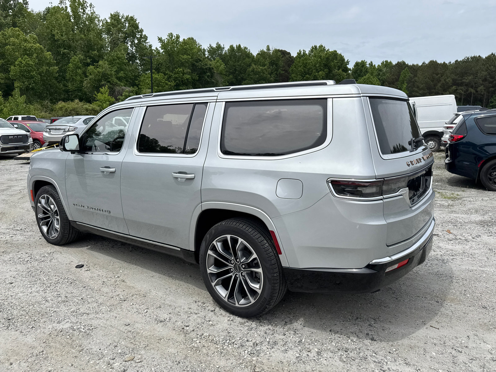 Used 2024 Jeep Grand Wagoneer Series III AWD/4WD image 10