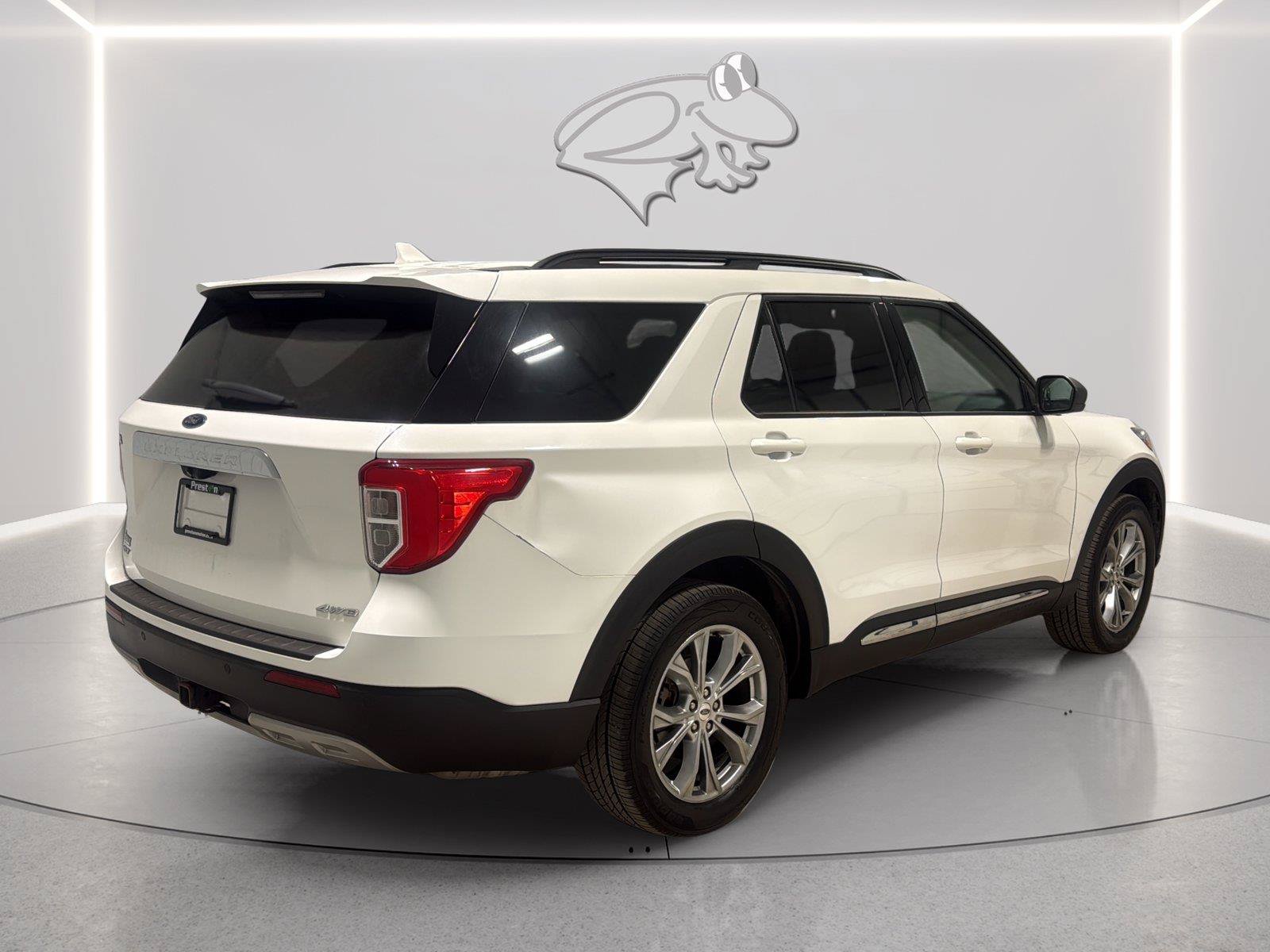 Used 2021 Ford Explorer XLT w/ Equipment Group 202A AWD/4WD image 5