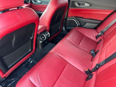 Used 2019 Alfa Romeo Giulia RWD image 11