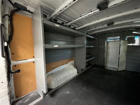 Used 2015 Nissan NV 2500 SL w/ Technology Package image 16