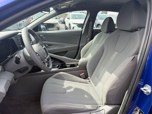 Used 2022 Hyundai Elantra Blue image 9