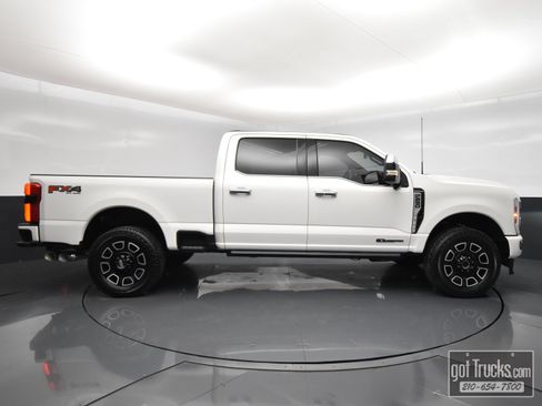 Used 2024 Ford F250 Platinum w/ FX4 Off-Road Package AWD/4WD image 54
