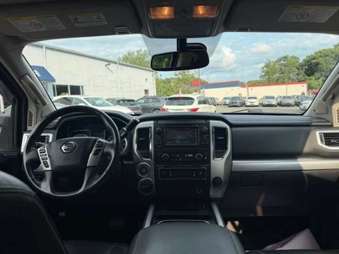 Used 2017 Nissan Titan PRO-4X w/ Pro-4x Convenience Package AWD/4WD image 15