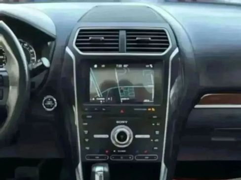 Used 2019 Ford Explorer Platinum AWD/4WD image 30