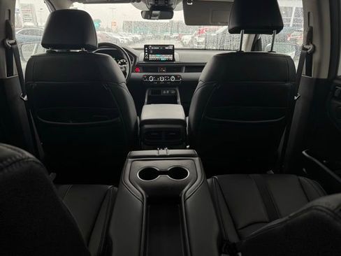 Used 2024 Honda Pilot Touring image 26