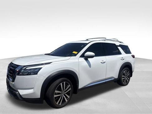 Used 2025 Nissan Pathfinder Platinum AWD/4WD image 23