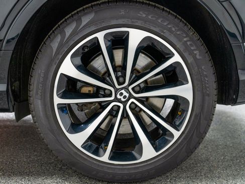 Used 2024 Bentley Bentayga Extended Wheelbase image 10